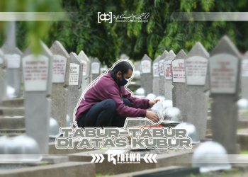 Hikmah di Balik Menabur Bunga di Atas Kuburan